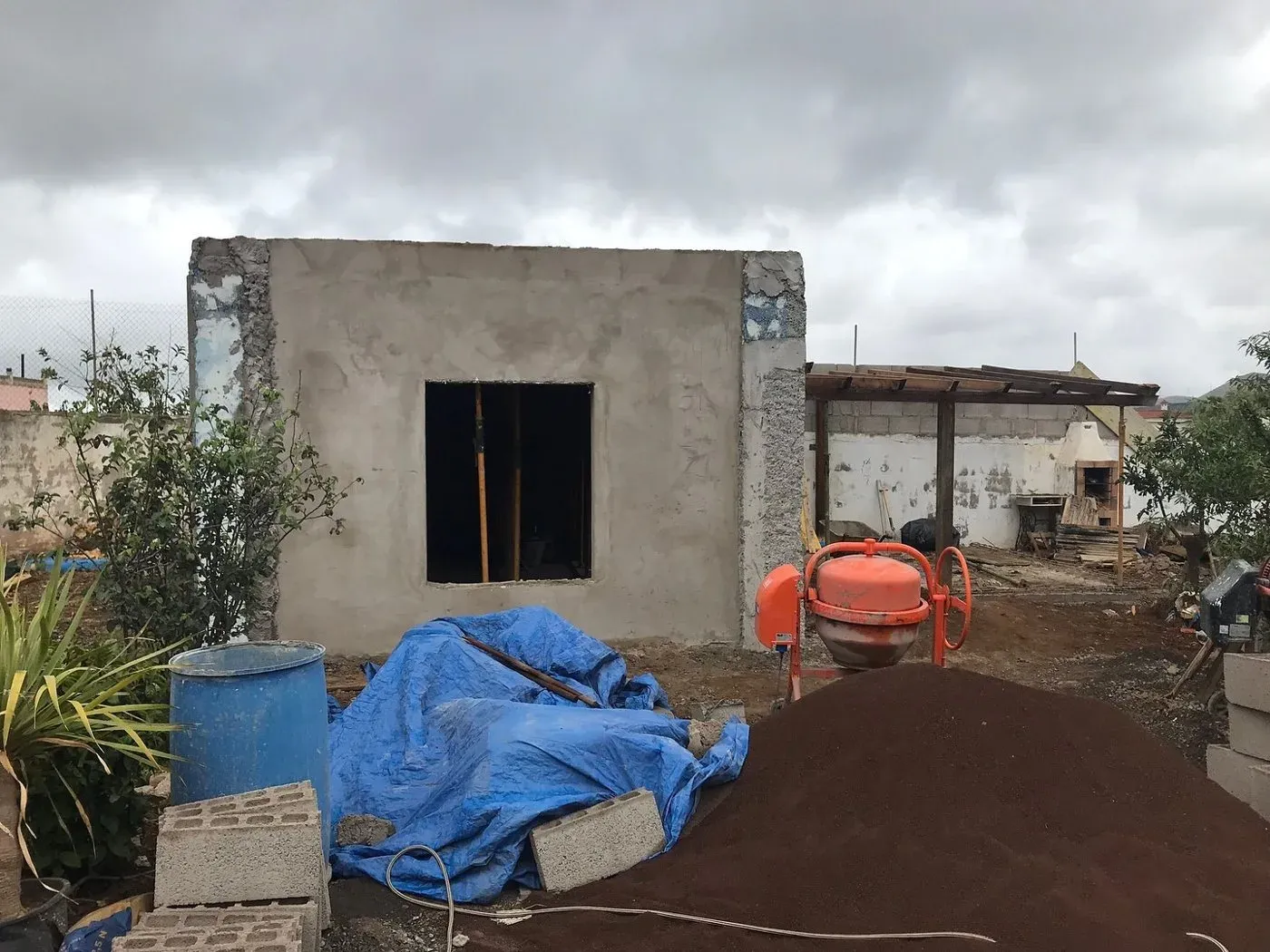 La fachada, en obra
