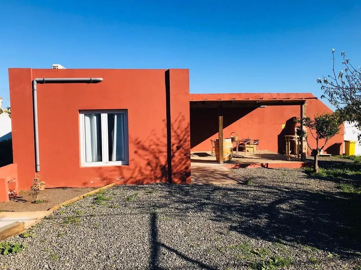 La fachada, terminada