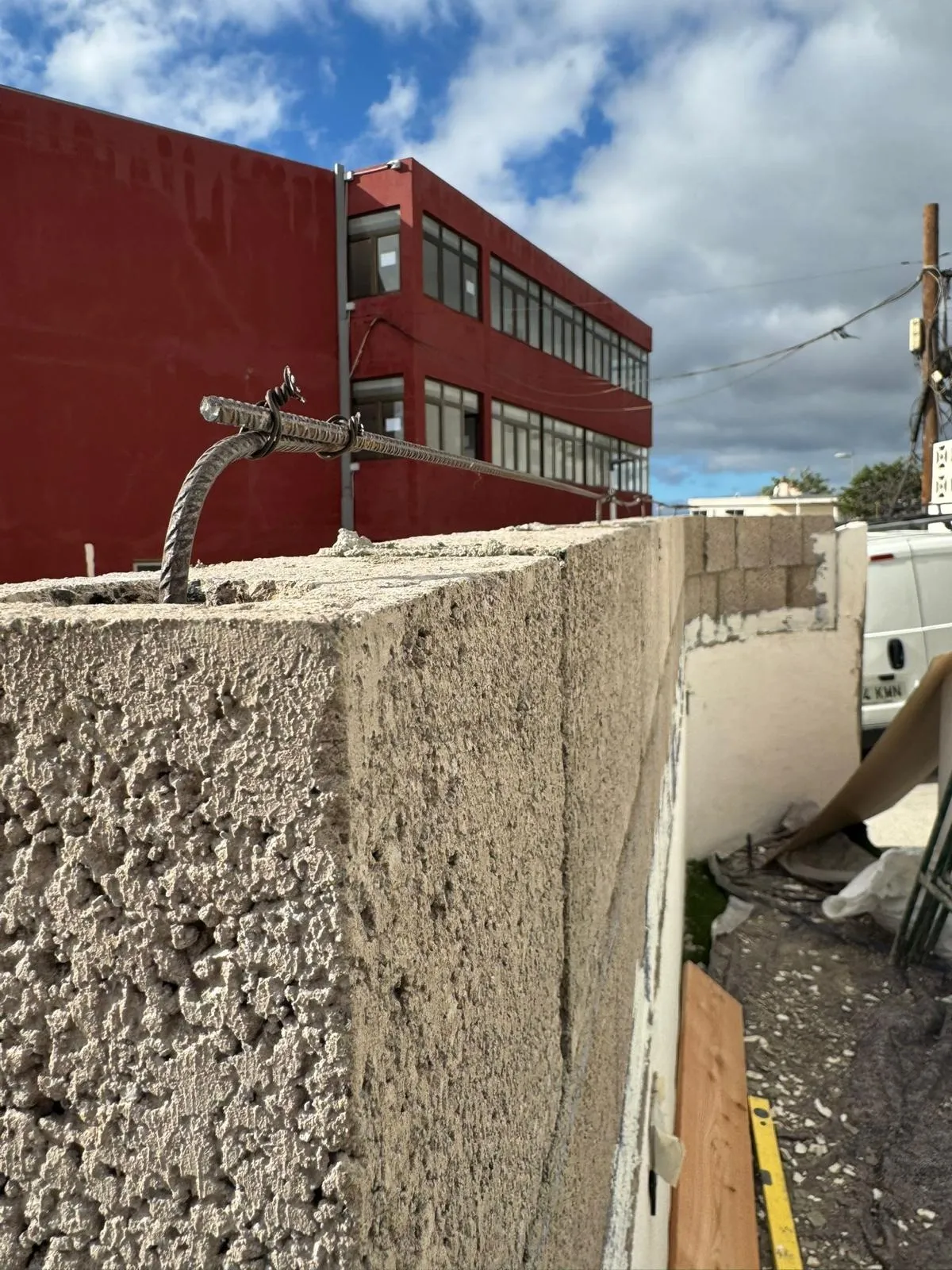 El bloque, al descubierto