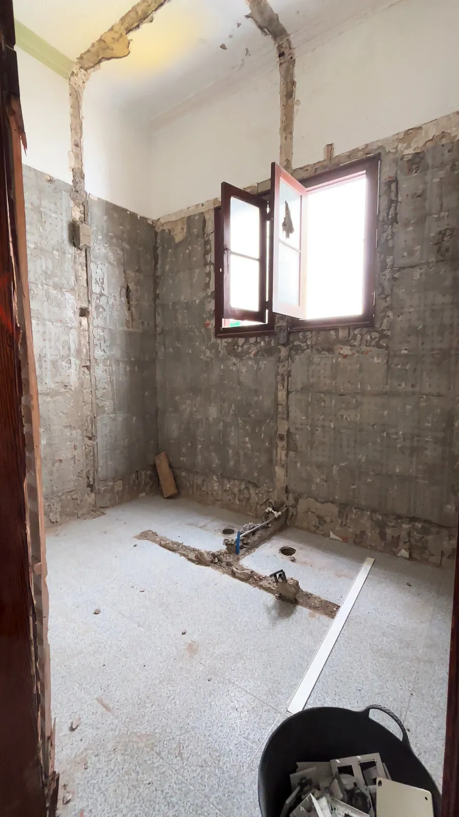 Un baño abierto hasta la instalación