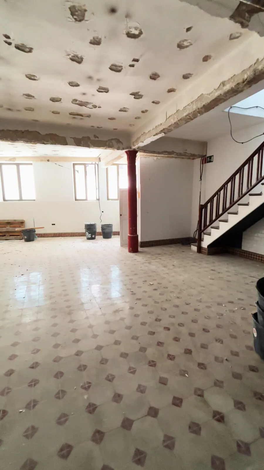 El sótano al bajar la escalera