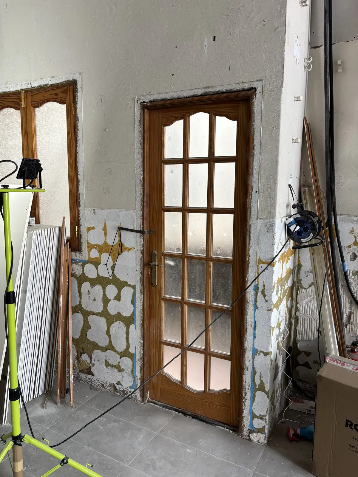 Las puertas de madera, en su sitio