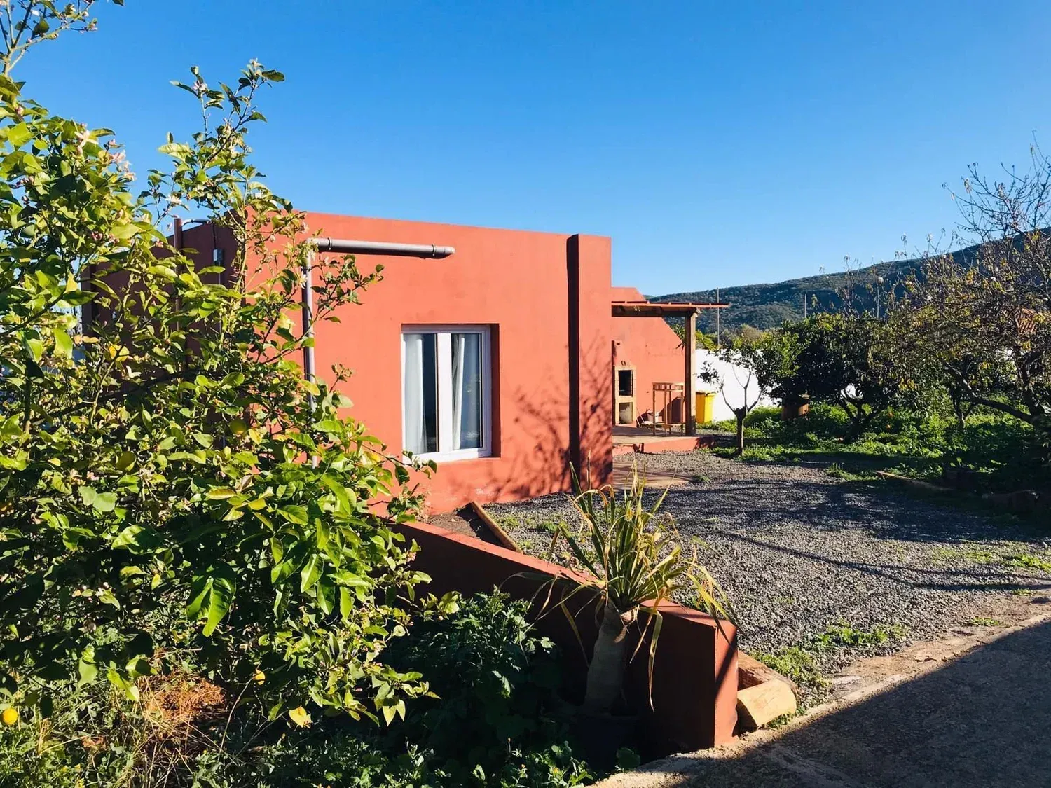 La casa desde el jardín