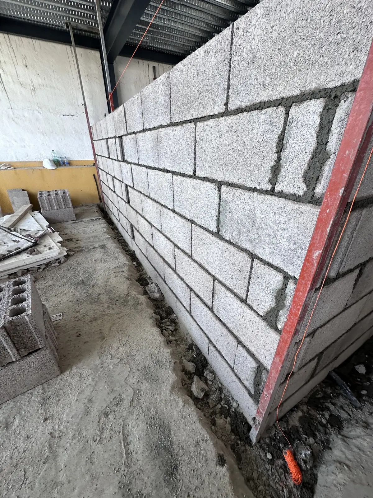 Un muro nuevo, bajo la cubierta